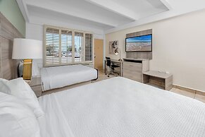 Best Western Plus Yacht Harbor Inn