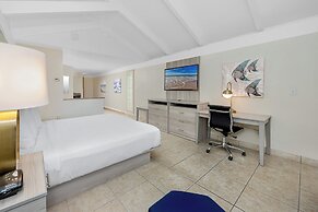 Best Western Plus Yacht Harbor Inn