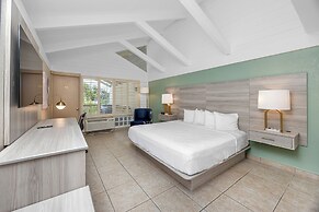 Best Western Plus Yacht Harbor Inn