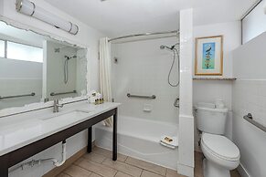 Best Western Plus Yacht Harbor Inn