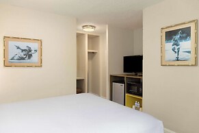 Days Inn by Wyndham Maui Oceanfront