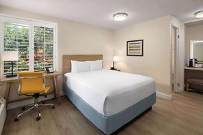 Days Inn by Wyndham Maui Oceanfront