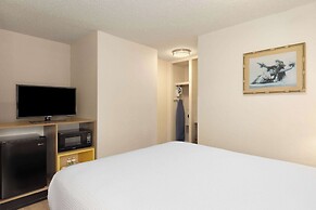 Days Inn by Wyndham Maui Oceanfront