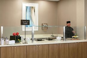 Embassy Suites by Hilton Montreal Airport