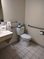 Days Inn & Suites by Wyndham Fargo 19th Ave/Airport Dome