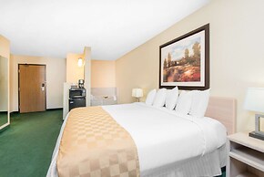 Days Inn & Suites by Wyndham Fargo 19th Ave/Airport Dome