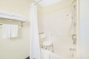 Days Inn & Suites by Wyndham Fargo 19th Ave/Airport Dome