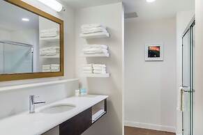 Hampton Inn & Suites Newport/Cincinnati