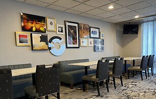 Crowne Plaza Indianapolis-Airport by IHG