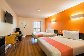 Motel 6 Savannah, GA - Midtown