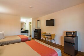 Motel 6 Savannah, GA - Midtown