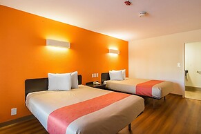 Motel 6 Savannah, GA - Midtown