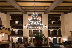 Vanllee Hotel and Suites