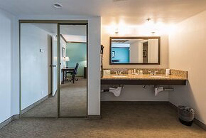 Vanllee Hotel and Suites