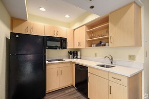 AVIA Residences on Lincoln- Extended Stay