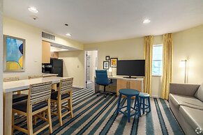 AVIA Residences on Lincoln- Extended Stay