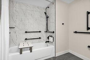 Crowne Plaza Virginia Beach Town Center by IHG