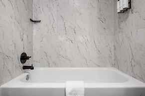 Crowne Plaza Virginia Beach Town Center by IHG