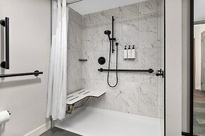 Crowne Plaza Virginia Beach Town Center by IHG