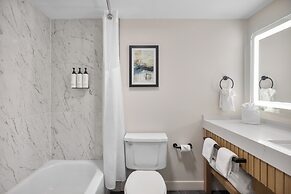 Crowne Plaza Virginia Beach Town Center by IHG