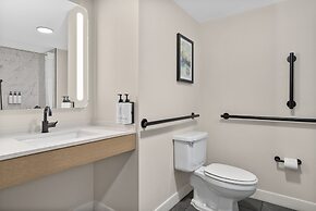 Crowne Plaza Virginia Beach Town Center by IHG