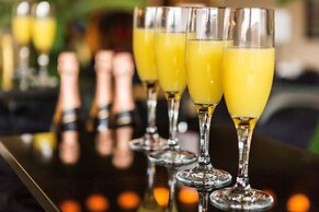 Crowne Plaza Virginia Beach Town Center by IHG