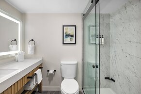 Crowne Plaza Virginia Beach Town Center by IHG