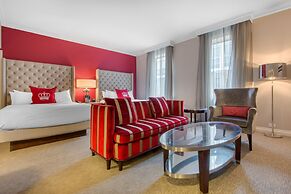 The Omni King Edward Hotel