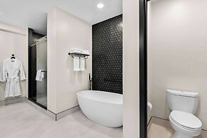 Latitude Suites Tinton Falls Eatontown/BW Premier Collection