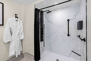 Latitude Suites Tinton Falls Eatontown/BW Premier Collection