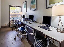 Clarion Pointe near Medical Center