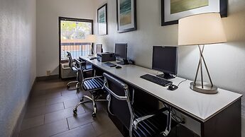 Clarion Pointe near Medical Center