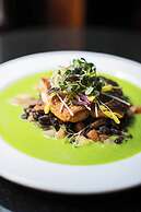 The Algonquin Hotel Times Square, Autograph Collection