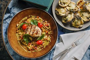 The Algonquin Hotel Times Square, Autograph Collection