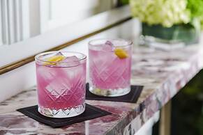 The Algonquin Hotel Times Square, Autograph Collection