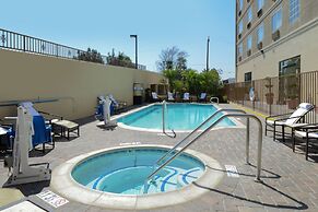Holiday Inn Express & Suites Pasadena - Los Angeles by IHG