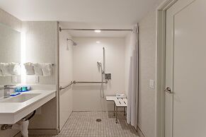 Holiday Inn Express & Suites Pasadena - Los Angeles by IHG