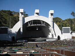 Travelodge by Wyndham Burbank-Glendale