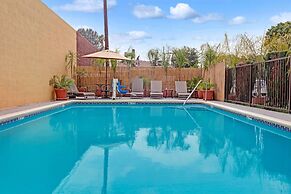 Travelodge by Wyndham Burbank-Glendale