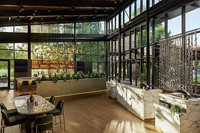 The Woodlands Resort, Curio Collection by Hilton