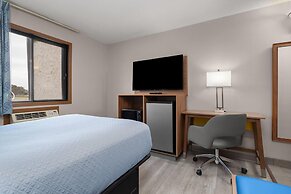 Days Inn by Wyndham Austin