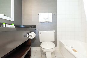 Sandman Hotel & Suites Kelowna