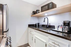 Sandman Hotel & Suites Kelowna
