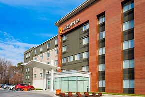 La Quinta Inn & Suites by Wyndham Baltimore BWI Airport