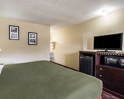 Econo Lodge Biltmore