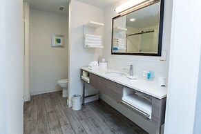 Hampton Inn & Suites Syracuse North Airport Area