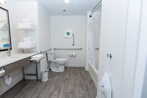 Hampton Inn & Suites Syracuse North Airport Area