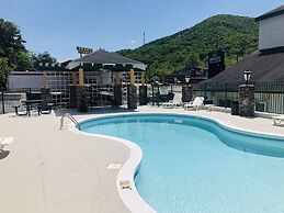 Quality Inn & Suites Biltmore East