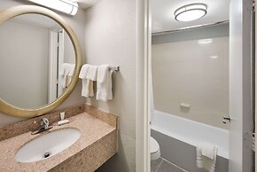 Clarion Pointe Indianapolis Northeast