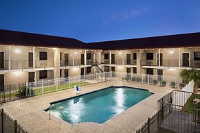 La Quinta Inn by Wyndham Victoria